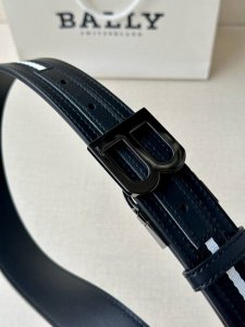 bally 巴利 专柜同款 男士腰带 宽3.4Cm 这款选用反面进口牛皮精制而成 正面金属扣 简约百搭 可调式长度可轻松匹配完美尺寸