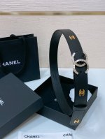 chanel 24C 树脂黑 与 白 水钻金色金属 Logo搭扣 黄铜金属进口胎小牛皮带身 带身饰有Cc 金属手感柔软 细腻 3.0Cm