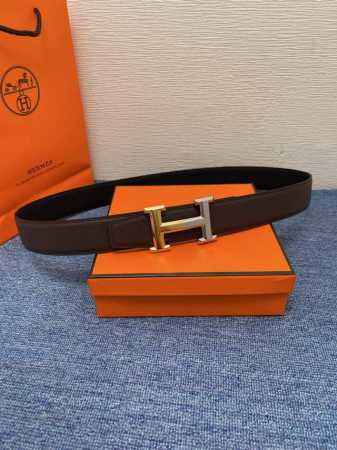 品牌 爱马仕 描述 采用高级真皮精制而成，触感厚实，饰以商标带扣。腰带为意大利尺寸，请在购买前参阅腰带尺寸指南. 铜扣金属配件 黑色皮革，采用环保工艺制作而成 - 点击图像关闭