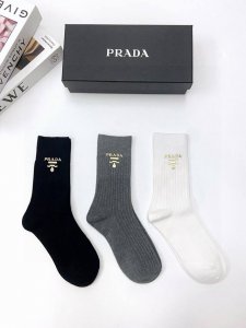 配包装 DDD 一盒3 双 DDD Prada 普拉达经典字母Logo 纯棉中筒袜 小腿袜 DDD Ins爆款！专柜在售Ing 好看到爆炸 ！超高品质！经典不过