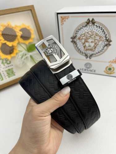 品名：Versace.范思哲 自动带 材质：原单牛皮腰带 百分百头层牛皮腰带保证真皮，24K纯钢扣，专柜原单品质、做工精细，时尚大牌，送人自用首选 包装： 请认