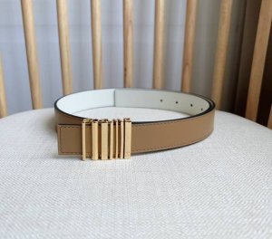 Loewe 罗意威 专柜最新同款腰带 选用光滑牛皮革腰带 配有亮面loewe几何腰带扣五孔调节 卓越的工艺 个性的造型 精美的材质 宽：2.8