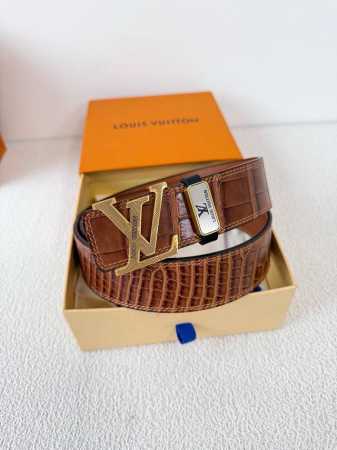 品名： Lv..路易..威登腰带皮带原单 型号：挂扣，经典纯钢材质挂扣，头层牛皮，图片实物拍摄 材料：头层牛皮，挂扣系列，纯钢材质扣头，钯镀电镀工艺永不掉色。经 - 点击图像关闭