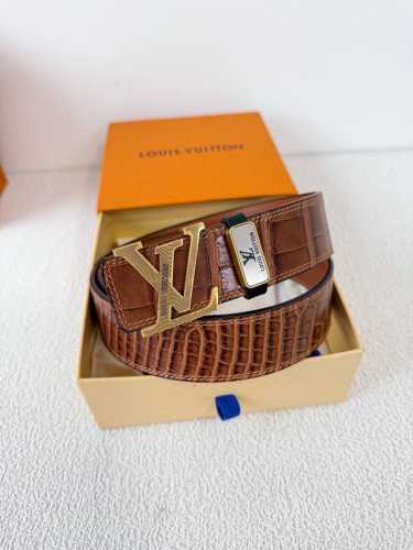 品名： Lv..路易..威登腰带皮带原单 型号：挂扣，经典纯钢材质挂扣，头层牛皮，图片实物拍摄 材料：头层牛皮，挂扣系列，纯钢材质扣头，钯镀电镀工艺永不掉色。经