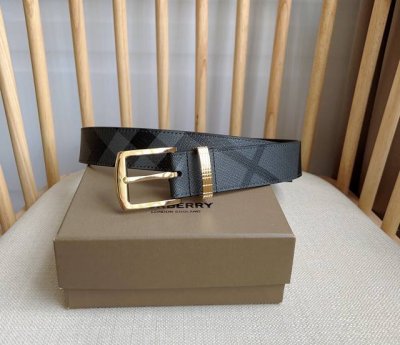 Burberry 巴宝莉专柜同步上新搭配镀钯金扣环设计 腰带圈镌刻burberry格纹 宽:3.5Cm 精致优雅 简单大方