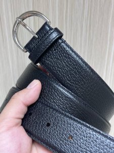 Gucci 当季新款 双面进口原版皮 一面猪皮纹 一面平纹 搭配精品 经典扣 时尚 美观大方 管网同步