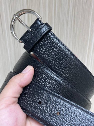 Gucci 当季新款 双面进口原版皮 一面猪皮纹 一面平纹 搭配精品 经典扣 时尚 美观大方 管网同步