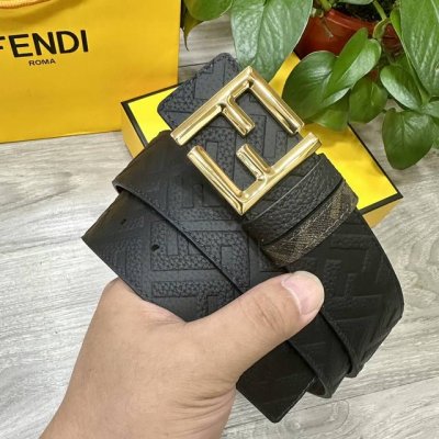 特 Fendi 芬迪 专柜同款 宽4.0Cm 双环正反用腰带 Ff按钉搭扣 黑色Cuoio Romano皮革材质 反面面料带有烟草黄和黑色Ff图案 四方金属饰面