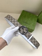 特 宽度4.0 Cm Gucci Gg Marmont系列每一季都会推陈出新，为灵感源于70年代的标志性Gg配件注入现代精髓。这款Gg Supreme帆布腰带反
