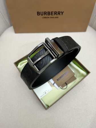 Burberry-巴宝莉！男士专柜对版金属扣，头层牛皮双面外用腰带，商务通勤休闲场合均适合佩戴。3.5Cm - 点击图像关闭