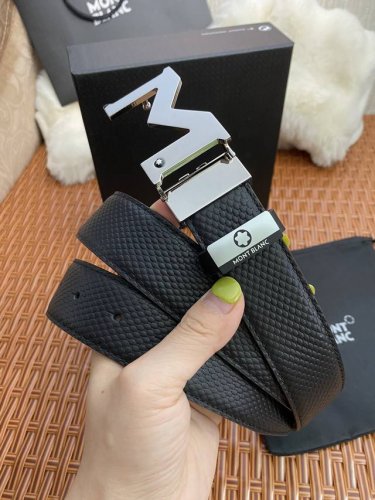 品名：万宝龙 Montblanc 原单 材质：原单牛皮腰带 百分百头层牛皮腰带保证真皮，24K纯钢扣，专柜原单品质、做工精细，时尚大牌，送人自用首选 包装： 请