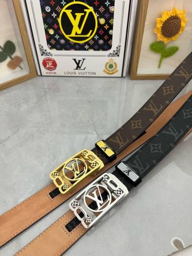 品名：Lv..路易..威登自动带 材质：原单牛皮腰带 百分百头层牛皮腰带保证真皮，24K纯钢扣，专柜原单品质、做工精细，时尚大牌，送人自用首选 包装： 请认准如