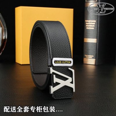 高端品质，实物拍摄 批￥ 配全套包装 品牌： Lv 海外原单 扣头材质：精品实心钢扣 带身材质正面：正版40Mm宽度采用双面进口原版皮腰带，真空电镀五金扣头实物