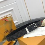 Damier帆布腰带，小牛皮内衬 - 明亮镀钯黄铜搭扣 - 金属皮带圈上刻有路易威登巴黎英文字样 - 搭扣边缘雕刻路易威登标志 网站中的信息可能存在技术失准、色
