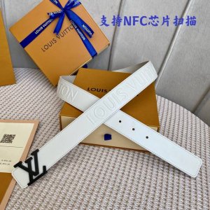 配全套包装礼盒 Lv S-Lock系列 宽度3.5Cm 精致的字母搭扣 搭配品牌專用小牛皮压logo标识 双面用