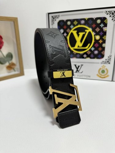 品名：Lv..路易..威登 材质：原单牛皮腰带 百分百头层牛皮腰带保证真皮，24K纯钢扣，专柜原单品质、做工精细，时尚大牌，送人自用首选 包装： 请认准如图专柜