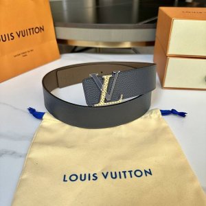 原版包装 L0Uis Vuitt0N 專櫃最新升級版本 寬度40Mm 原廠進口雙面荔枝紋Togo皮 雙色顏色搭配 雙面使用 搭配新型字母搭扣 百搭易襯！