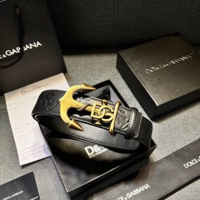 Dolce&Gabbana 全新软质小牛皮腰带，缀以个性化徽标搭扣。小牛皮腰带，搭配徽标装饰搭扣: 腰带宽度：40 Mm 镀钌金属搭扣 意大利制造 带面:牛皮革