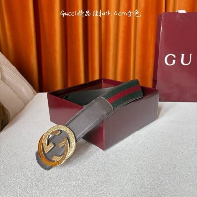 Gucci2025秋冬新作，这款腰带采用红绿织带与咖色牛皮革，搭配可拆卸互扣式双G搭扣，双面可用，潮流时尚。