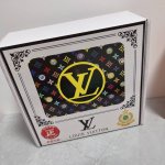 品名：Lv..路易..威登原单 材质：原单牛皮腰带 百分百头层牛皮腰带保证真皮，24K纯钢扣，专柜原单品质、做工精细，时尚大牌，送人自用首选 包装： 请认准如图