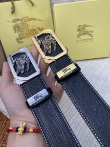 品名：巴宝莉C原单 材质：原单牛皮腰带 百分百头层牛皮腰带保证真皮，24K纯钢扣，专柜原单品质、做工精细，时尚大牌，送人自用首选 包装： 请认准如图专柜包装赠送