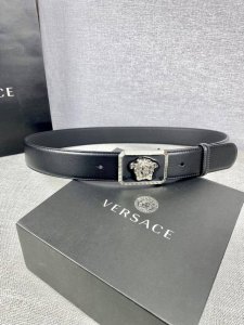 宽度3.8Cm 范思哲 意大利设计师Gianniversace于1978年推出了他的同名系列，将一种自信和强有力的时尚态度注入到他的地中海风格男装设计之中。如今