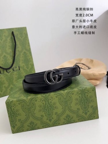 古～奇 顶级货品，原厂亮面头层小牛皮，意大利进口小牛皮 皮质总体手感柔软适中。顶级