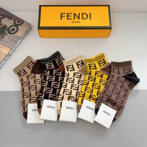 配包装 一盒5双 Fendi 芬迪 双Ｆ字母经典短筒袜子，实用好穿 柔软透气，时尚百搭款，大牌出街。
