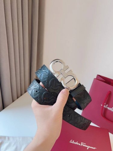 特 菲拉格慕，细节成就一切。Ferragamo皮带系列作品精选上乘材质，以深湛技艺打造而成，成就丰富多彩的款式选择与百搭实用的绅雅风格。优雅扣饰融合精美材质，展