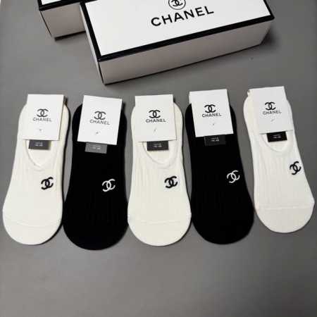 特 Chanel 香奈儿小香新品女款隐形袜子 一盒五双 刺绣经典标志，纯棉材质，超舒适超美腻大牌出街，潮人必备超好搭 - 点击图像关闭