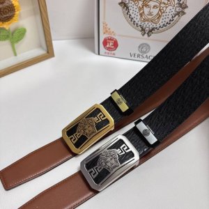 品名：Versace.范思哲 材质：原单牛皮腰带 百分百头层牛皮腰带保证真皮，24K纯钢扣，专柜原单品质、做工精细，时尚大牌，送人自用首选 包装