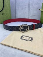 特 宽度4.0Cm Gucci 双面腰带，一侧为gg Su E帆布，反面一侧为枣红色头层小牛皮。配以互扣式双g钢扣采用真空电镀 厚度6.0Mm