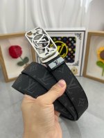 品名：Lv..路易..威登自动带 材质：原单牛皮腰带 百分百头层牛皮腰带保证真皮，24K纯钢扣，专柜原单品质、做工精细，时尚大牌，送人自用首选 包装： 请认准如