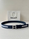 特 Bally 巴利 专柜同款 男士腰带 宽3.4Cm 这款选用反面进口牛皮精制而成 正面金属扣 简约百搭 可调式长度可轻松匹配完美尺寸