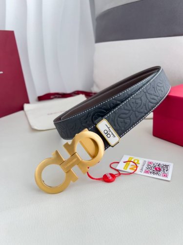 品名：菲拉格慕.Ferrgamo腰带 皮带 原单 型号：挂扣，纯铜材质经典挂扣，实物拍摄，头层牛皮 材料：百分百头层牛皮，保证真皮。纯铜材质，真空电镀永不掉色，
