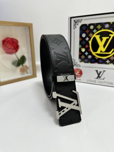 品名：Lv..路易..威登 材质：原单牛皮腰带 百分百头层牛皮腰带保证真皮，24K纯钢扣，专柜原单品质、做工精细，时尚大牌，送人自用首选 包装： 请认准如图专柜