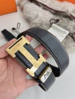 品名： 爱玛仕.Hermes腰带 皮带 原单 型号：挂扣，经典纯钢材质扣头，双面头层牛皮，图片实物拍摄 材料：双面头层牛皮，挂扣系列，纯钢材质扣头，钯镀电镀工艺