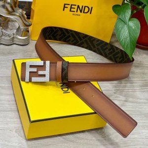 fendi 芬迪 专柜同款 宽4.0Cm 双环正反用腰带 Ff按钉搭扣 双色Cuoio Romano皮革材质 反面面料带有烟草黄和黑色Ff图案 黑色珐琅金属饰面