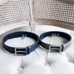 特 Bv 最新款男士编织腰带 纯手工intreccio小格子单条编织 双面意大利小牛皮搭配复古银色针扣 侧面有标识 宽度35Mm 颜色: 蓝色