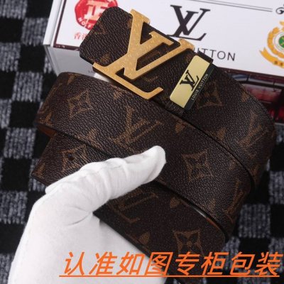 男士腰带：Lv 路易斯登 原单 男士皮带：百分百头层牛皮，保证真皮。24K纯钢扣双面可用专柜同等质量， 送人自用首选 包装： 请认准如图专柜包装，赠送打孔器，银
