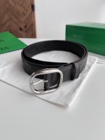 -Bv 2025最新款男士编织腰带 纯手工Intreccio大格子编织 意大利荔枝纹小牛皮搭配椭圆形微复古银色针扣 侧面有标识 可活动皮圈 宽度35Mm 颜色: