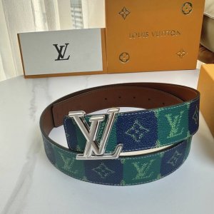 原版包裝 L0Uis Vuitt0N 專櫃最新升級版本 寬度40毫米 全新訂製帆布搭配最新進口原廠皮底 配置新型字母搭扣 經典百搭款！