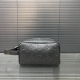 Louisvuitton 路易威登 Lv压花洗漱包袋 手拿包 化妆包 经典百搭 实物拍摄 原厂原版面料 配送防尘袋 礼盒 13 X 23 Cm。