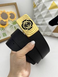 品名：罗意威 腰带原单 材质：原单牛皮腰带 百分百头层牛皮腰带保证真皮，24K纯钢扣，专柜原单品质、做工精细，时尚大牌，送人自用首选 包装： 请认准如图专柜包装