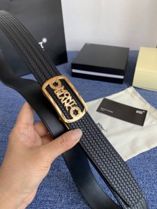 品牌 万宝龙 550105自动。 描述 双面原版皮，这款饰有带扣的腰带配以水牛皮衬里，覆以Monogram 牛皮。展现细腻的品牌特质，是牛仔裤的理想配件 字母带