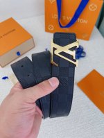 特 Louis Vuitton.原单.Lv专柜同款.宽度40毫米.双面进口意大利小牛皮+高温压经典格子纹效果.手感细腻 搭配精品五金扣.