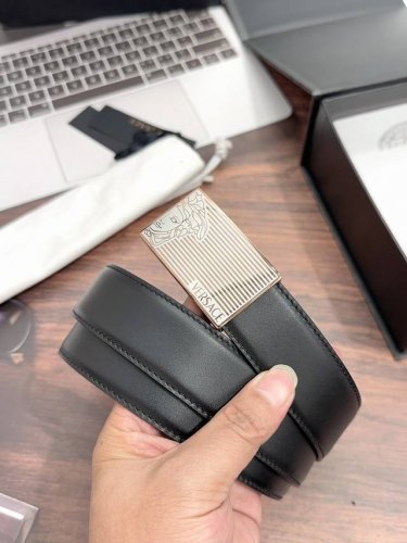 特 范思哲此款3.5Cm,腰带采用柔软牛皮革于意大利精制而成。610243