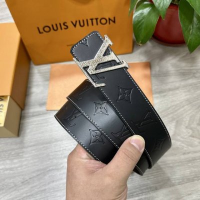Lv.路易威登 宽40Mm双面原版小牛皮 搭配单钌钯电镀扣 完美的手感.油边 出众的设计.风格 高贵奢华 时尚大方 高清实拍 货真价实 品质保证 双面用
