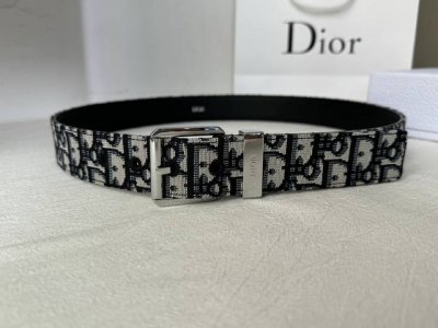35毫米黑色与米色Dior Oblique印花与黑色牛皮荔枝底，精致金属针扣。简约时尚超级洋气百搭 顶级 原单150