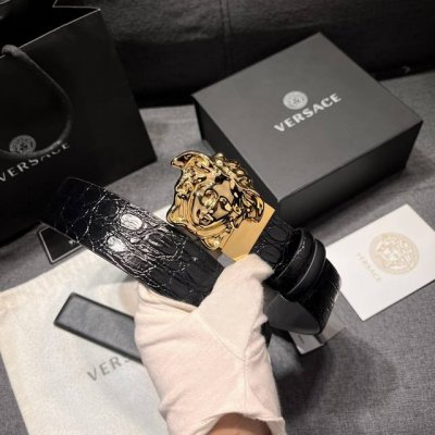特 范思哲 宽4.0新款 光滑皮带，饰有双面Medusa Biggie搭扣，采用双色调 Medusa Biggie双面搭扣